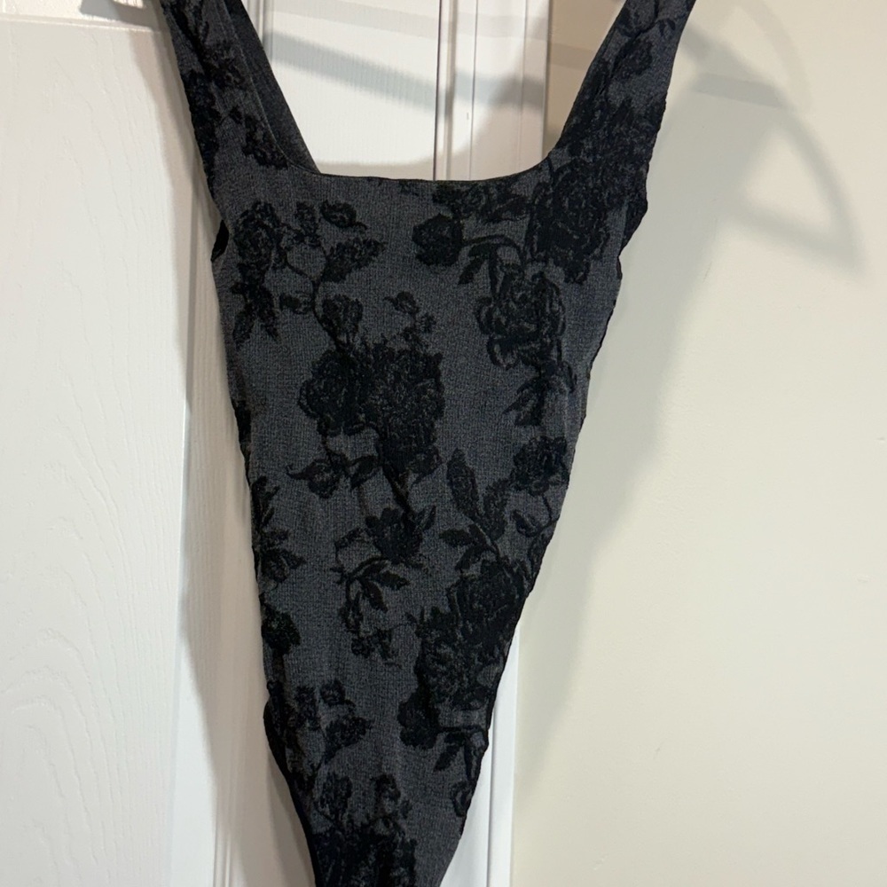 Free Poeple Send Love
Bodysuit in M/L - Picture 5 of 7